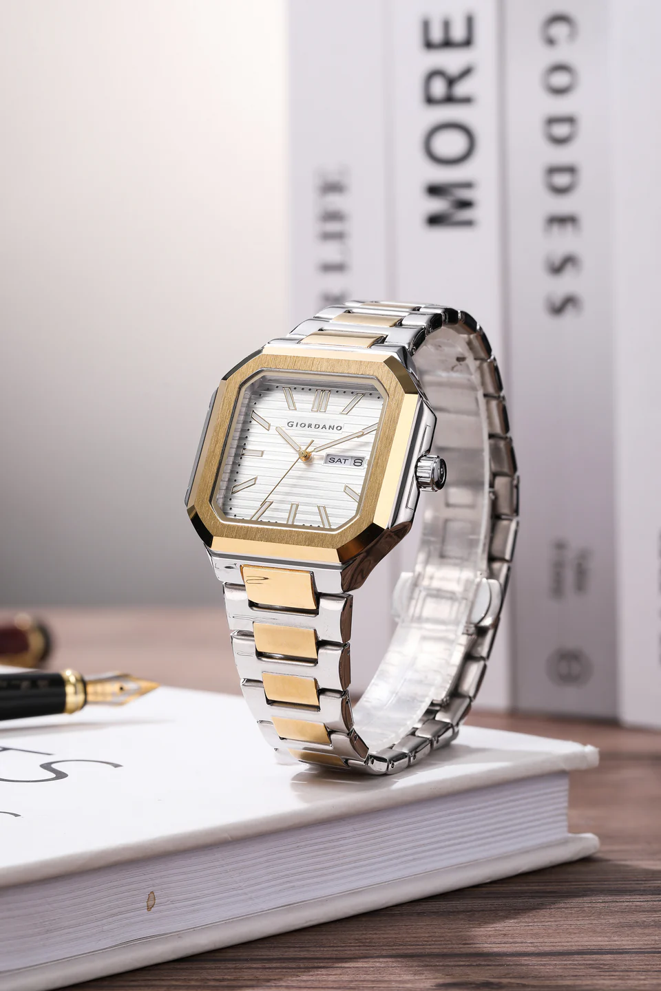 Giordano Square formal Watch for men – Textured Dial,Day & Date Display and Stylish stainless steel strap